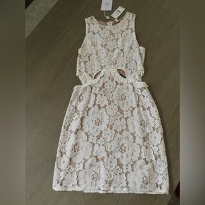 Gorgeous sleeveless cream colored lace dress size small